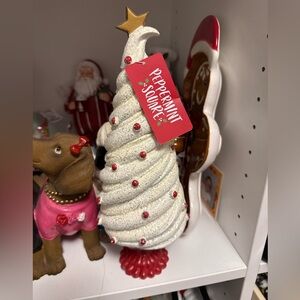 Peppermint Festive White and Red Swirl Tree